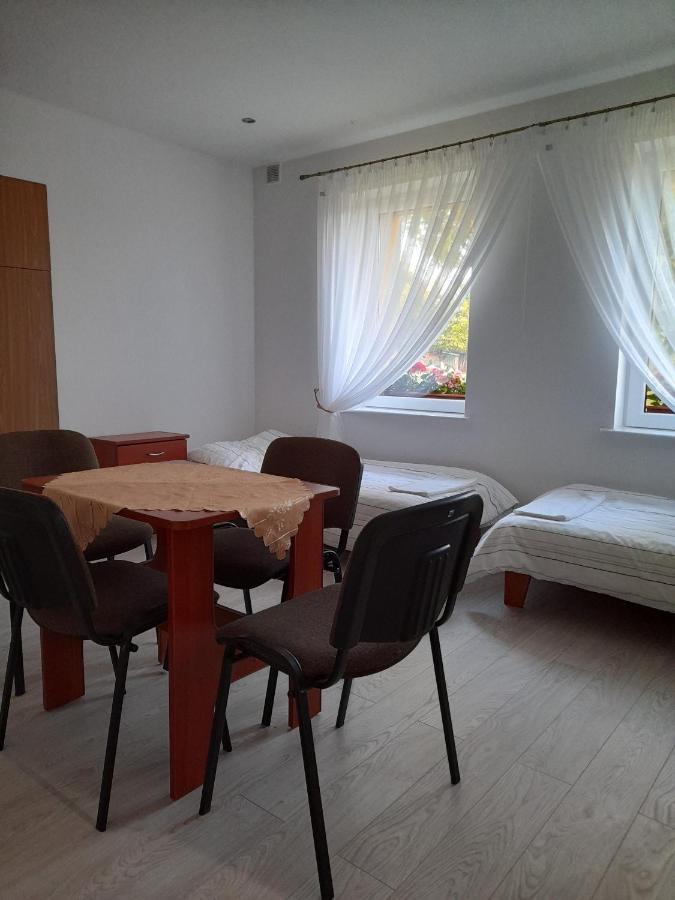 Przystanek Nowekoprzywno - Zolty Pod Kasztanem Ferienhaus Barwice